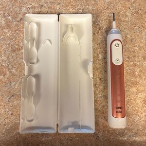 Oral-B Braun Electric Toothbrush with Case